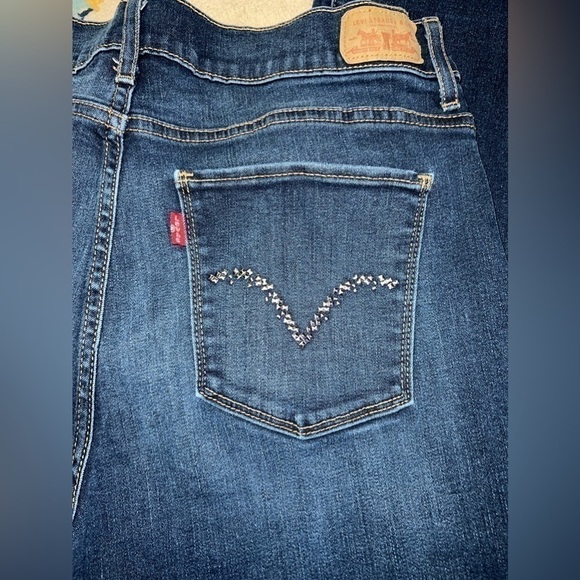 Levi's Women's Blue Jeans - Picture 2 of 8